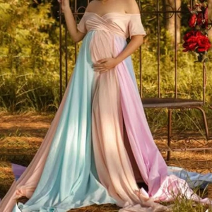 Robe de maternité à épaules dénudées arc-en-ciel avec jupe longue en tulle pastel