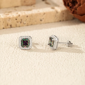 Orecchini a perno quadrati in argento S925 con pietre preziose iridescenti