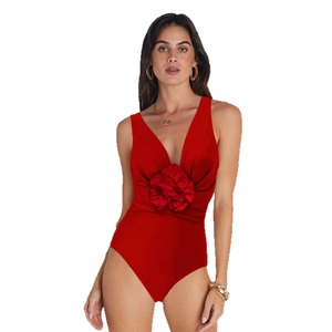 Maillot de bain une pièce rouge avec décolleté en V et grande fleur 3D à la taille