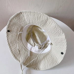 Chapeau de soleil en nylon beige à séchage rapide avec mentonnière et doublure en coton