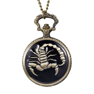 Orologio da taschino vintage in bronzo con rilievo scorpione 3D oro e catena metallica