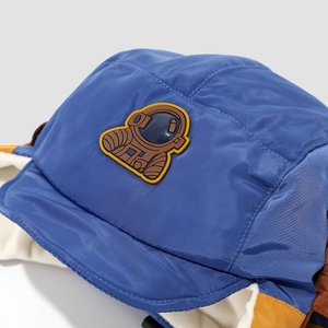 Warmer Kinderfliegermütze mit Fleece-Futter und Astronauten-Abzeichen für Ski