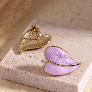 Elegant geometric heart stud earrings in purple marble enamel and gold plated steel