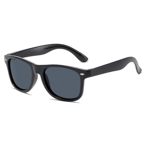 Lunettes de soleil pour enfants avec monture noire et verres gris anti-UV