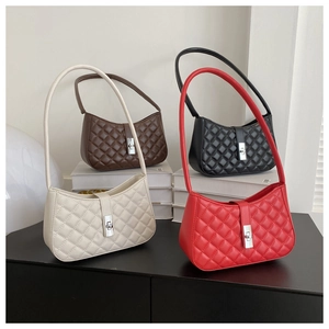 Sacs portés épaule en cuir matelassé en blanc, marron, noir et rouge avec fermoir argent