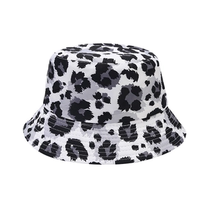 Cappello da pescatore pieghevole da donna con stampa leopardata e tesa cucita