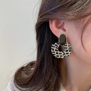 Retro geometric earrings with zebra pattern and black resin stud for a modern look