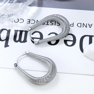 Boucles d'oreilles en U en acier inoxydable argenté avec texture en spirale