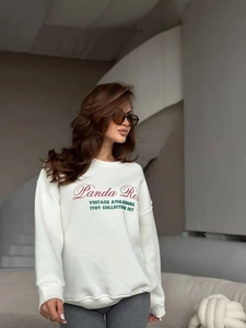 Λευκό oversized φούτερ με στρογγυλή λαιμόκοψη και τύπωμα Panda Ro για casual εμφάνιση