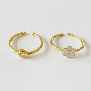 Minimalist gold daisy flower and sunburst round plaque rings set for women
