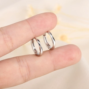 Boucles d'oreilles créoles torsadées Mobius en argent poli pour femmes chic