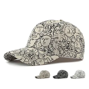 Retro-Baseballkappe mit abstraktem Gesicht-Graffiti-Kunst in Beige, Schwarz und Weiß