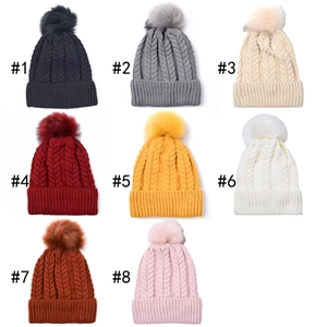 Bonnet d'hiver en tricot torsadé avec pompon en fausse fourrure en huit coloris