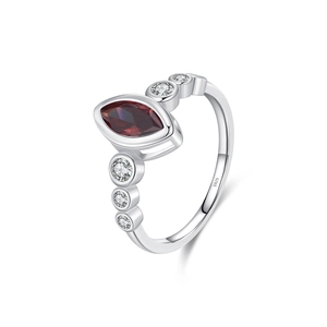 Eleganter S925 Sterlingsilber Ring mit tiefrotem Edelstein im Marquise-Schliff und Zirkonia