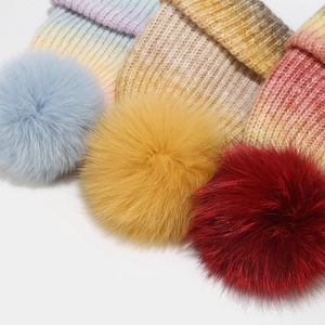 Bonnets en maille dégradée avec grand pompon en fourrure de renard pour chaleur hivernale