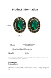Détail des boucles d'oreilles vintage émeraude ovale avec dimensions 2,8cm par 2,3cm
