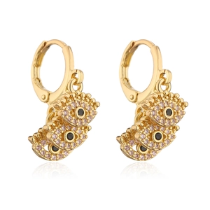 Goldene Creolen mit drei Evil-Eye-Anhängern, schwarzen Steinen und klaren Kristallen