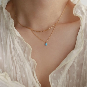 Élégant collier double épaisseur plaqué or 18 carats avec pendentif opale goutte bleue