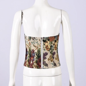 Detailansicht des weißen Reißverschlusses an diesem Vintage-Korsett-Top mit Blumenmuster