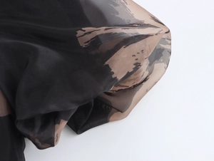 Vue macro détaillée de la texture d'organza français avec imprimé abstrait élégant