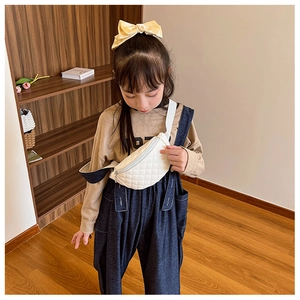 Detail of white quilted leather kids chest bag with adjustable strap and silver zipper