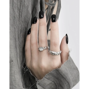 Unisex silver S925 ring with textured hammer finish and white gemstone inlay