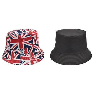 Detail eines doppelseitigen Anglerhuts mit Union-Jack-Druck und schwarzem Stoffgewebe