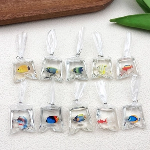 10er Set Mini Fischbeutel Anhänger aus Harz mit Metallringen für DIY Schmuck und Zubehör