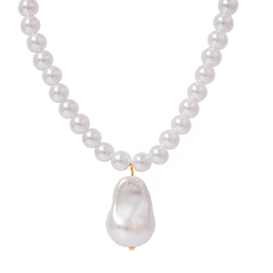 Collana con pendente in perla barocca e catena in acciaio inox con perle bianche