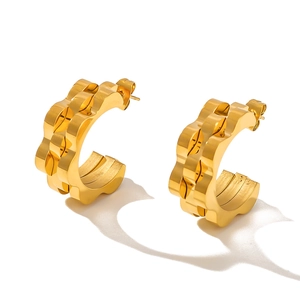 Chic 18k gold plated stainless steel C-shaped earrings with unique wavy strap texture
