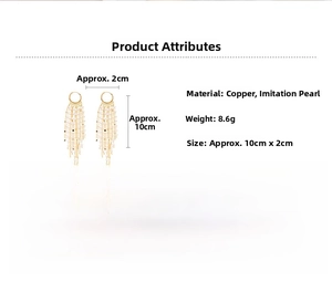 Vue détaillée de longues boucles d'oreilles dorées à glands et perles avec dimensions