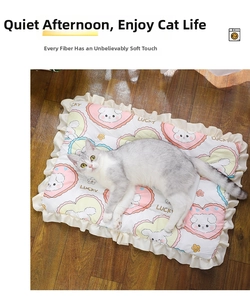 Detail of soft fleece pet mat with floral pattern and ruffled edges for cats and dogs