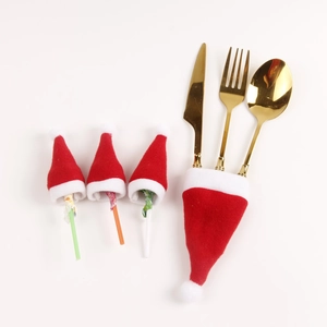 Set de mini bonnets de Noël pour sucettes et porte-couverts dorés sur fond blanc pur
