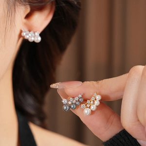 Detailed comparison of 18k gold plated curved earrings with zircon and pearls in three colors