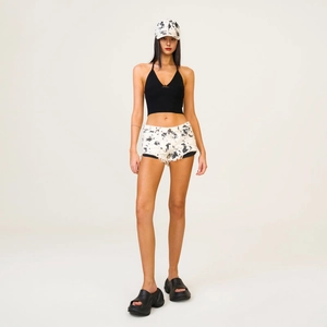 Ensemble short en jean camouflage taille basse pour femme avec haut licou et casquette