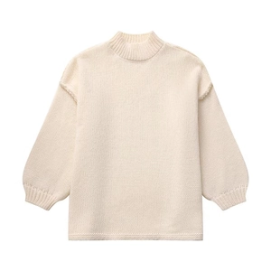 Pull en maille blanc cassé ample avec col montant et manches lanternes élégantes