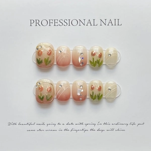Détails de faux ongles faits main avec motifs tulipes 3D et ornements de strass aurore