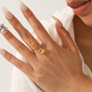 Macro shot of 18K gold plated starfish and seashell details on adjustable ring
