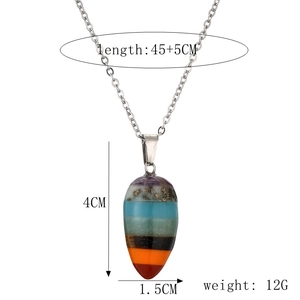 Détail du collier chakra hexagonal montrant la longueur 45+5cm et les dimensions du pendentif