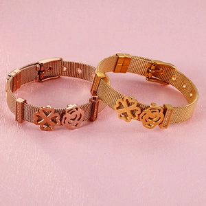 Bracelet réglable en maille or rose avec pendentifs trèfle et rose en acier inoxydable
