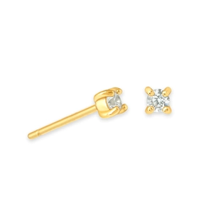 Vue détaillée du clou d'oreille en argent S925 à quatre griffes avec zircon cubique