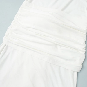 Vue macro détaillée du tissu froncé blanc élastique avec texture en maille fine