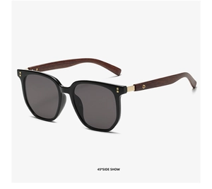 Detail der Vintage-Sonnenbrille mit Bügeln in Holzoptik und Metallscharnieren am Rahmen