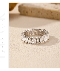 Detailed view of S925 silver ring featuring mixed pear and marquise cut diamonds