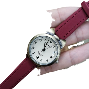 Retro bronze cat-ear watch with red PU leather strap and luminous Arabic dial scale