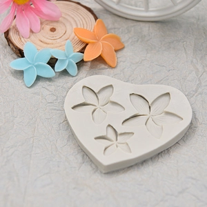 Heart-shaped silicone mold for three plumeria flowers, ideal for fondant and resin crafts
