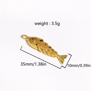 Pendentif carpe koi articulé dimensions 35mm par 10mm avec détail d'œil rouge