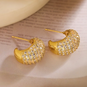 Orecchini a cerchio a forma di C placcati oro 18K con zirconi scintillanti per donna