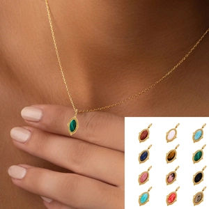 Eleganti ciondoli in pietra marquise in 12 colori su collane dorate da donna