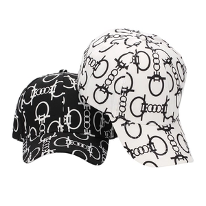 Fashionable black and white breathable baseball caps with abstract chain print design